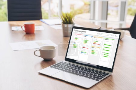 Projektplanungssoftware für modernes Business-Projektmanagement auf dem Computerbildschirm, die das Timeline-Diagramm des Teamprojekts zeigt