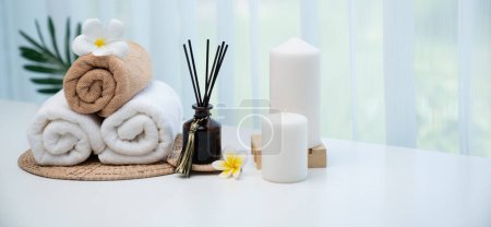 Téléchargez les photos : Spa accessory composition set in day spa hotel , beauty wellness center . Spa product are placed in luxury spa resort room , ready for massage therapy from professional service . - en image libre de droit