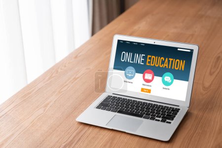 Téléchargez les photos : Site Web d'apprentissage en ligne avec des logiciels mobiles permettant aux étudiants d'étudier en ligne sur le réseau Internet - en image libre de droit