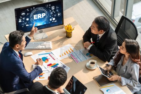 Téléchargez les photos : ERP logiciel de planification des ressources d'entreprise pour les entreprises modernes pour planifier la stratégie de marketing - en image libre de droit
