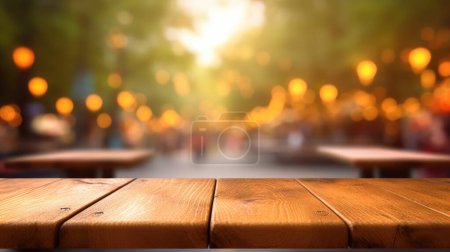 Foto de La mesa de madera vacía con fondo borroso de café al aire libre. Imagen exuberante. - Imagen libre de derechos