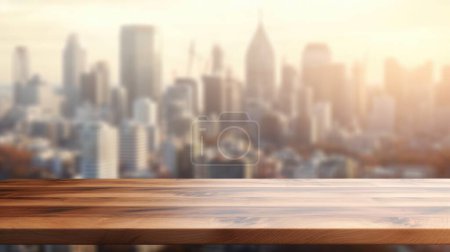 Téléchargez les photos : Le dessus de table en bois avec fond flou de l'intérieur de bureau moderne avec paysage urbain le matin. Image exubérante. - en image libre de droit