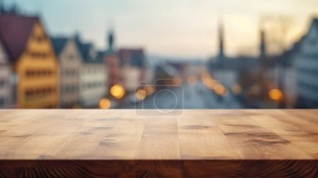 Foto de La mesa de madera vacía con fondo borroso de la plaza de la ciudad. Imagen exuberante. - Imagen libre de derechos
