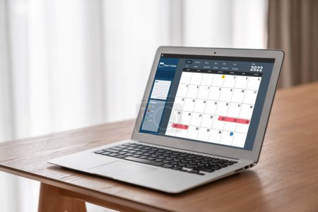 Téléchargez les photos : Calendrier sur l'application logicielle pour la planification de calendrier modish pour l'organisateur personnel et les affaires en ligne - en image libre de droit