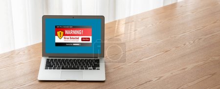 Foto de Alerta de advertencia de virus en la pantalla del ordenador detectado amenaza cibernética modish, hacker, virus informáticos y malware - Imagen libre de derechos