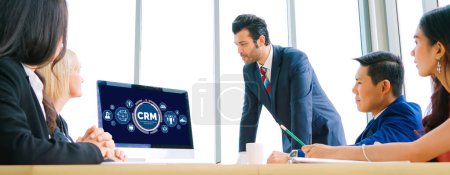 Téléchargez les photos : Système de gestion de la relation client sur ordinateur modish pour les entreprises CRM - en image libre de droit