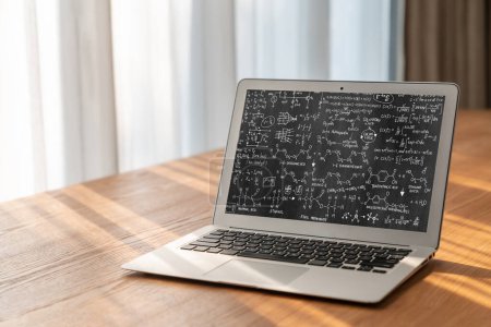 Téléchargez les photos : Équations mathématiques et formule mathématique sur écran d'ordinateur montrant le concept de la science et de l'éducation - en image libre de droit
