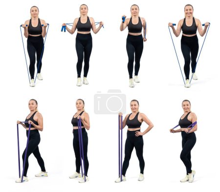 Téléchargez les photos : Femme âgée saine et active avec différentes postures de fitness professionnel ensemble de bande de résistance et d'entraînement à la corde sur fond isolé en pleine longueur. Clout - en image libre de droit