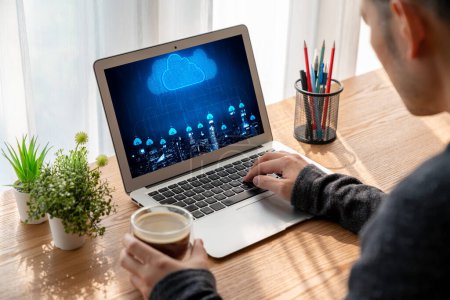 Téléchargez les photos : Logiciel Cloud Computing pour le travail à distance et le stockage de données personnelles - en image libre de droit