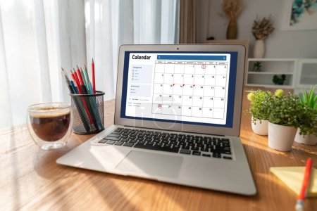 Téléchargez les photos : Calendrier sur l'application logicielle pour la planification de calendrier modish pour l'organisateur personnel et les affaires en ligne - en image libre de droit