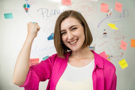 Photo for Portrait of young beautiful caucasian businesswoman smiling and posing with confident while looking at camera in front of whiteboard with mind map and colorful sticky notes. Closeup. Immaculate. - Royalty Free Image