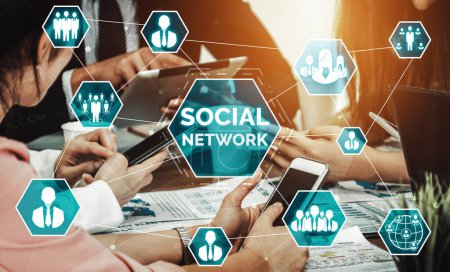 Concepto de redes sociales y redes de jóvenes. Interfaz gráfica moderna que muestra la red de conexión social en línea y los canales de medios para interactuar con el cliente en el negocio digital. BARROS