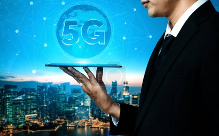 Téléchargez les photos : 5G Communication Technology Wireless Internet Network for Global Business Growth, Social Media, Digital E-commerce and Entertainment Home Use. uds - en image libre de droit