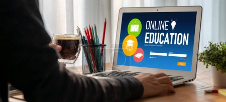 Téléchargez les photos : Site Web d'apprentissage en ligne avec des logiciels mobiles permettant aux étudiants d'étudier en ligne sur le réseau Internet - en image libre de droit