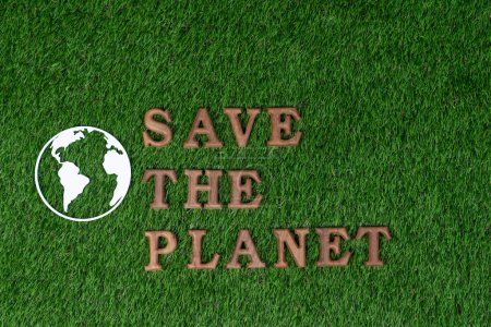 Foto de Campaña de concientización ecológica para el concepto del día de la Tierra muestra un mensaje organizado en Save Earth sobre fondo verde biofílico. Idea de concepto de gobernanza social ambiental para un futuro sostenible y más ecológico.Gyre - Imagen libre de derechos