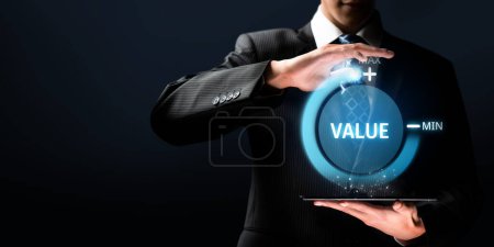 Foto de La persona de negocios aprovecha los valiosos sistemas ERP, maximizando el valor y la eficiencia operativa. Centrado en maximizar el valor de los recursos y procesos valiosos para un valor y rendimiento óptimos. FaaS - Imagen libre de derechos
