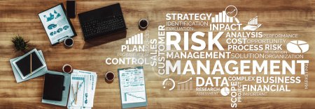 "Risk Management and Assessment for Business Investment Concept". Interface moderne montrant des symboles de stratégie dans l'analyse des plans risqués pour contrôler les pertes imprévisibles et renforcer la sécurité financière. uds