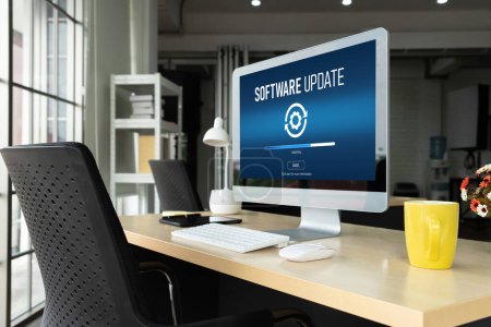 Foto de Actualización de software en la computadora para la versión moderna de la actualización de software del dispositivo - Imagen libre de derechos