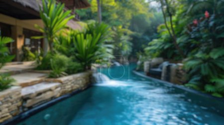Téléchargez les photos : Fond flou de luxueux spa spa espace de détente au milieu d'une végétation tropicale dense. Resplendissant. - en image libre de droit