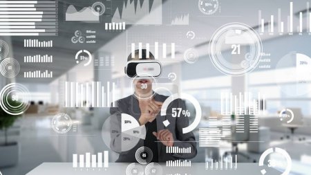 Foto de Mujer de negocios seleccionando el monitor gráfico de análisis de datos de negocio de mercado por VR interfaz de innovación global tecnología de red de infografía digital animación holográfica visual en la oficina. Artilugio. - Imagen libre de derechos