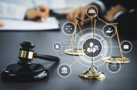 Derecho inteligente, iconos de asesoramiento jurídico y herramientas de trabajo de abogados en la oficina de abogados que muestran el concepto de derecho digital y la tecnología en línea de la ley y las regulaciones inteligentes .