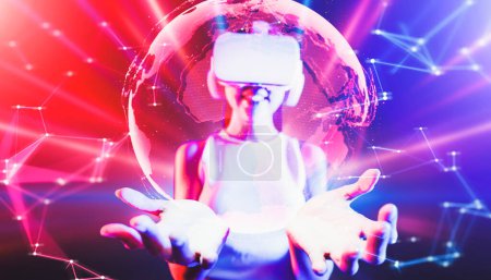Téléchargez les photos : Support féminin entouré de néon lumière usure blanc VR casque et débardeur connexion métaverse, future technologie de la communauté cyberespace, Elle tenant et regarder 3D hologramme image globale. Hallucination. - en image libre de droit