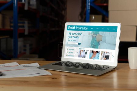 Téléchargez les photos : Système d'enregistrement de modish de site Web d'assurance de santé pour le remplissage facile de formulaire - en image libre de droit