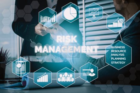 "Risk Management and Assessment for Business Investment Concept". Interface moderne montrant des symboles de stratégie dans l'analyse des plans risqués pour contrôler les pertes imprévisibles et renforcer la sécurité financière. uds